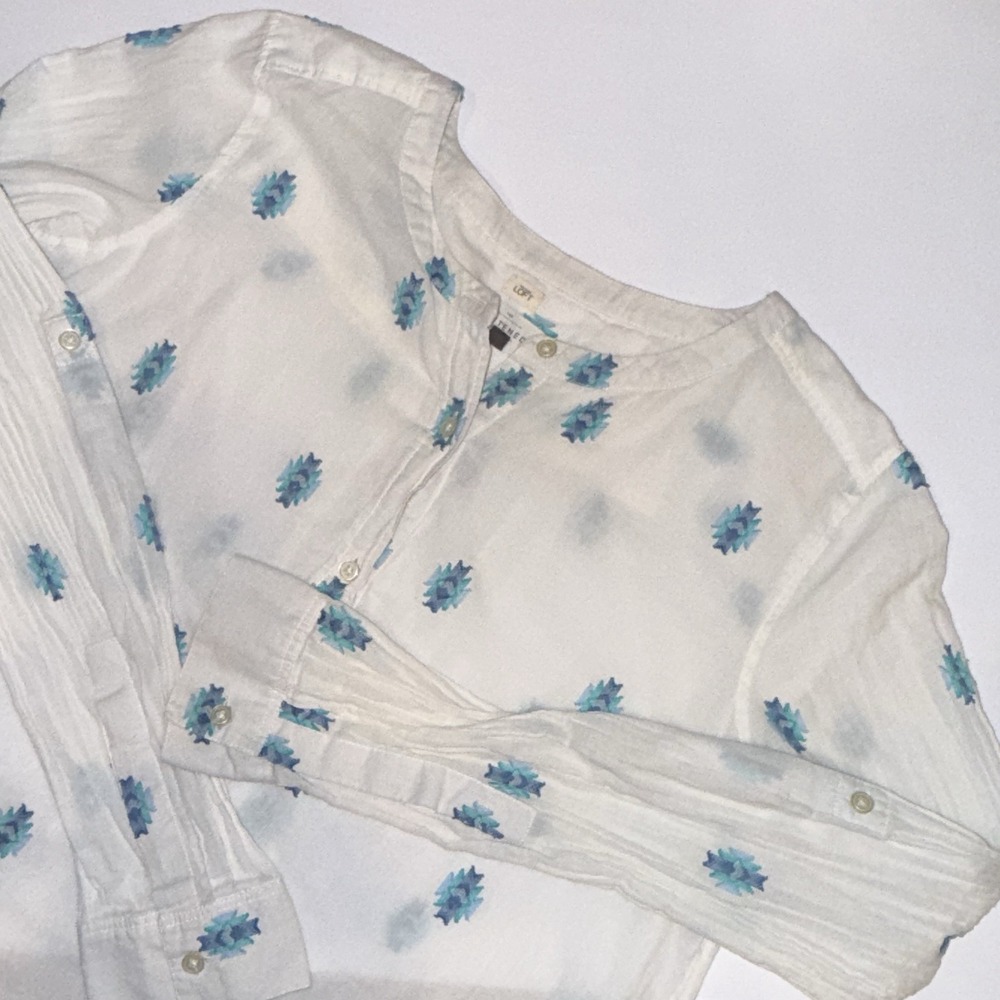 LOFT The Softened Shirt Women’s Small White Blue Teal Embroidered Geometric